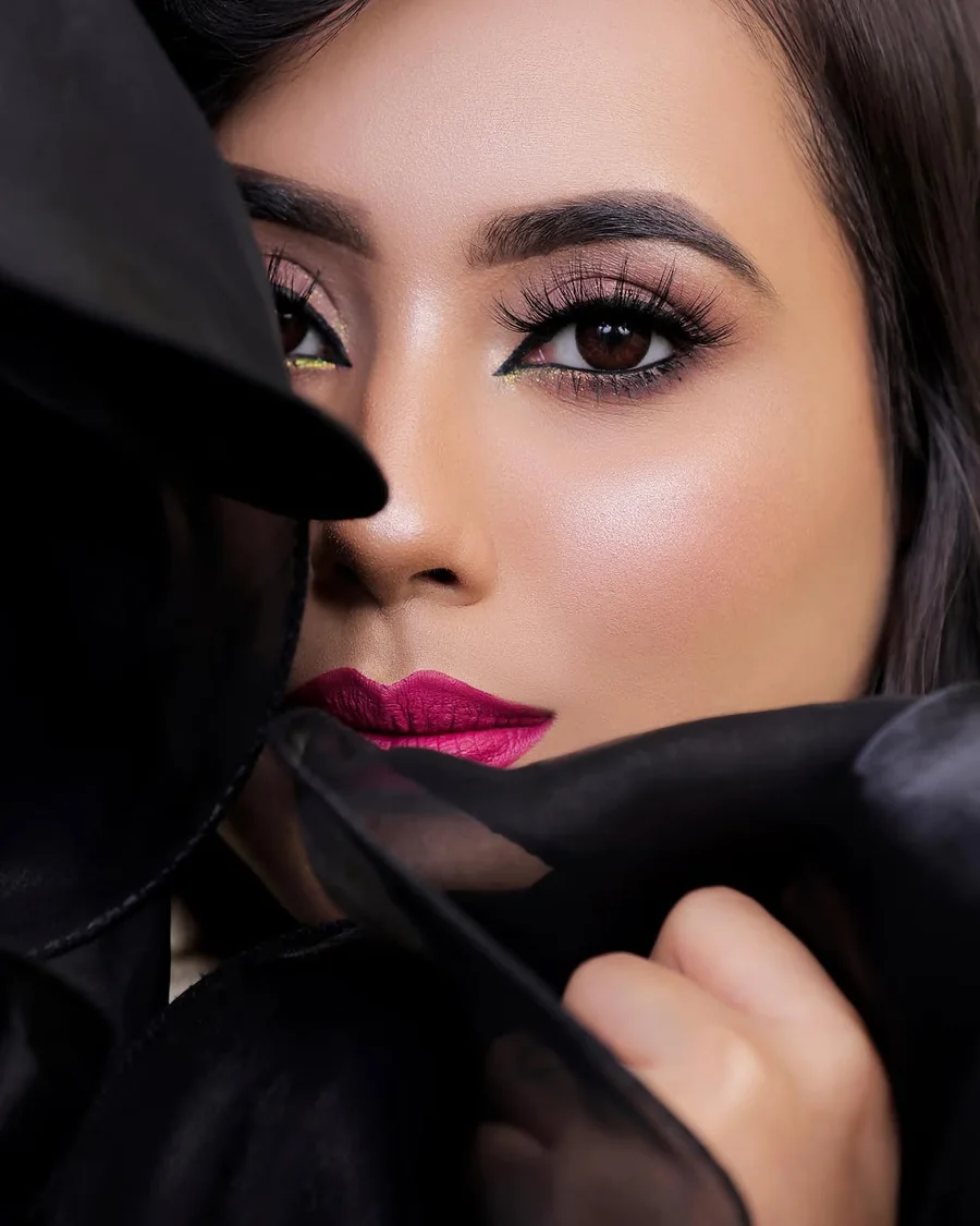 Editorial glam makeup with bold lips